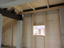 Varasto aiemmin avointen rappusten alle
