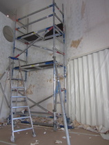 "Huippuhommia", vanhat tapetit pois