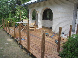 Ja terassia pukkaa ..