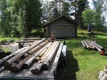 Tästä alkaa hirsiliiterin pystytys