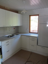 Keittiökaappien asennus