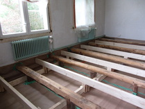 Uutta lattiaa vanhan tilalle